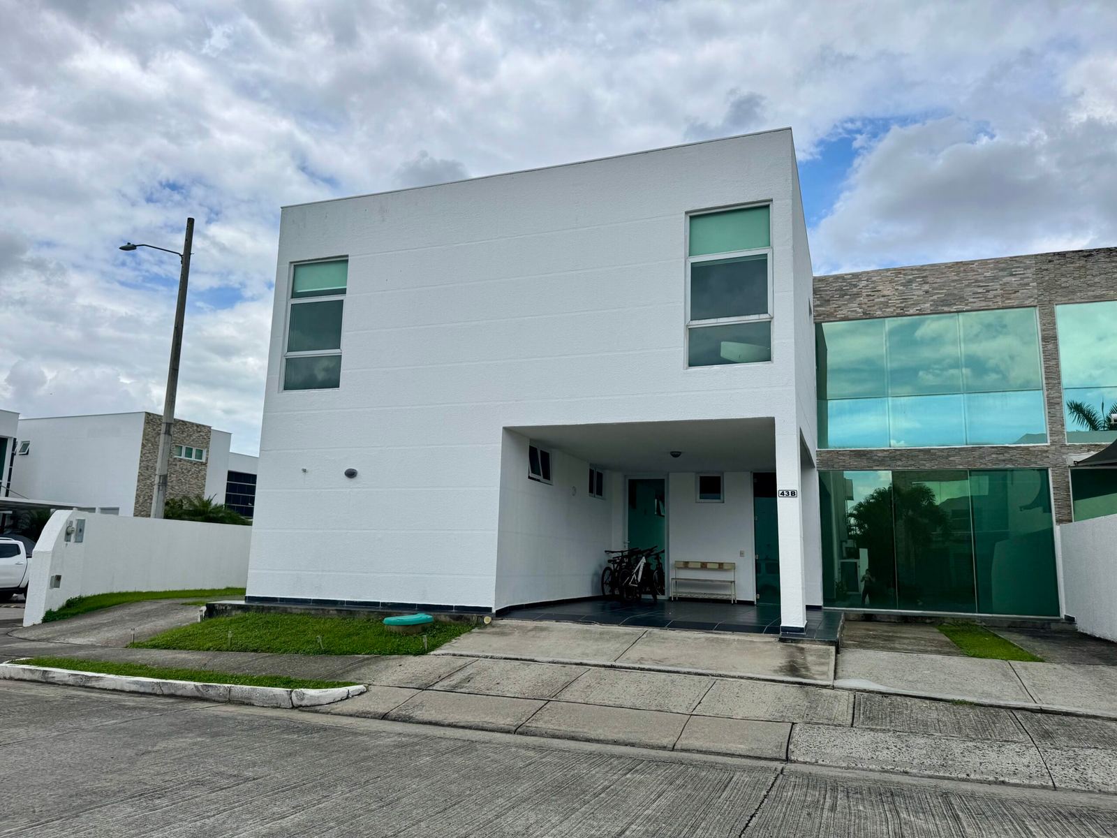 Venta Hermosa Casa en PH. Costa Esmeralda en Costa Sur